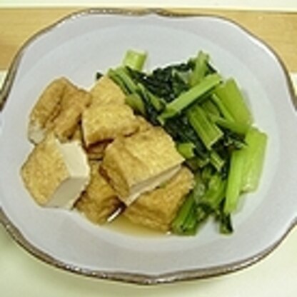 少し苦味のある小松菜の煮物が大好きです。調味料が全体によく染み込んでいて美味しかったです。
（-＾〇＾-）